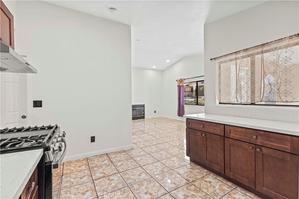 10127 Finch Ave - Photo 6