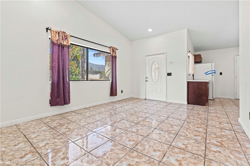 10127 Finch Ave - Photo 3