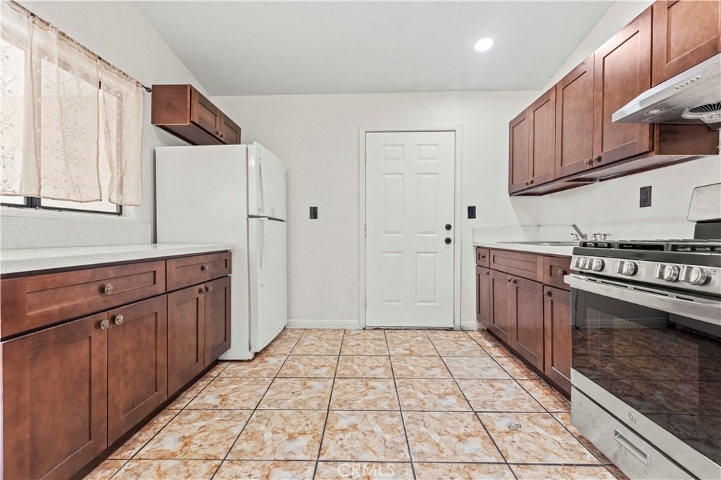 10127 Finch Ave - Photo 5