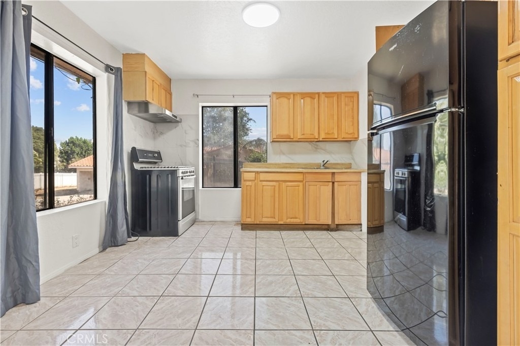 10123 Finch Ave - Photo 2