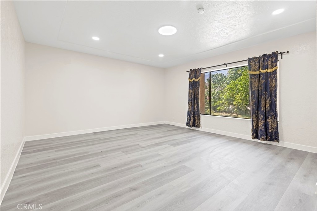 10123 Finch Ave - Photo 8