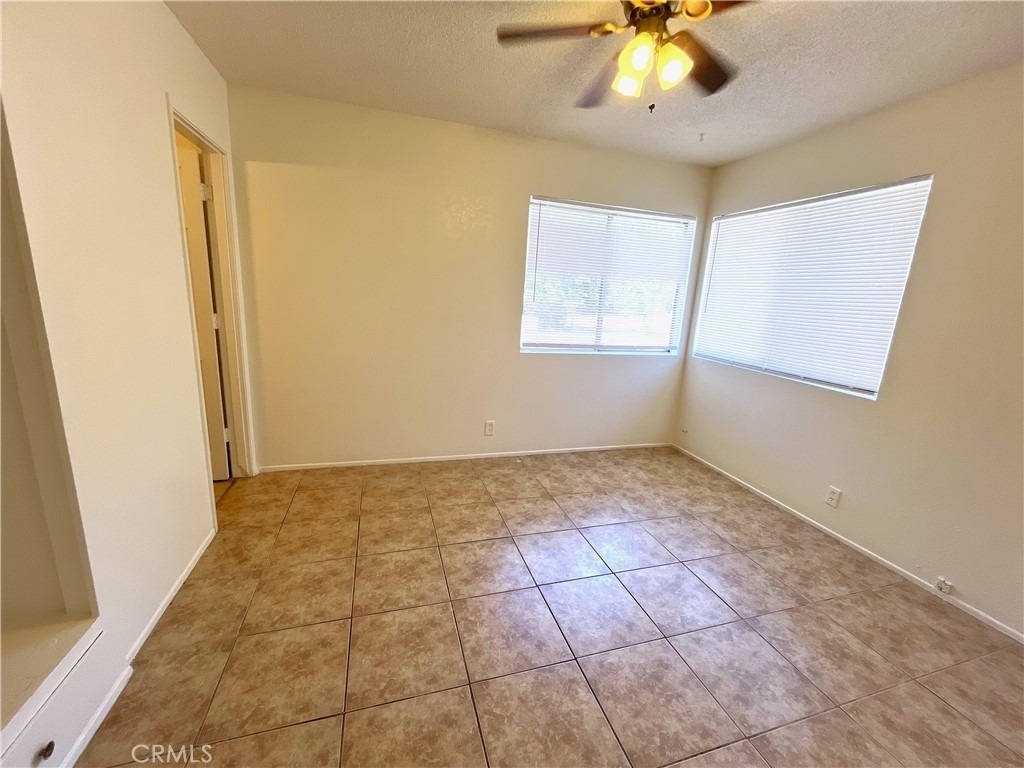 1955 E Devonshire Avenue - Photo 2