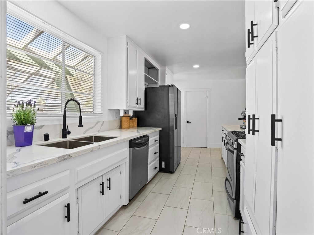 1112 E Avenue J4 - Photo 2