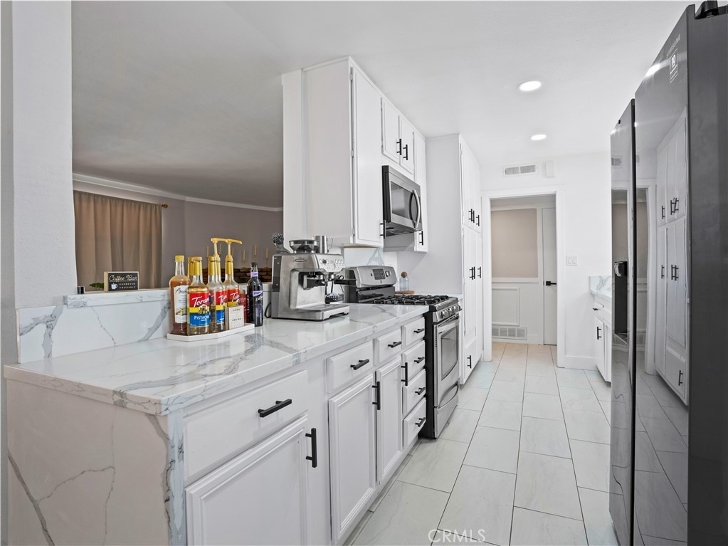1112 E Avenue J4 - Photo 5