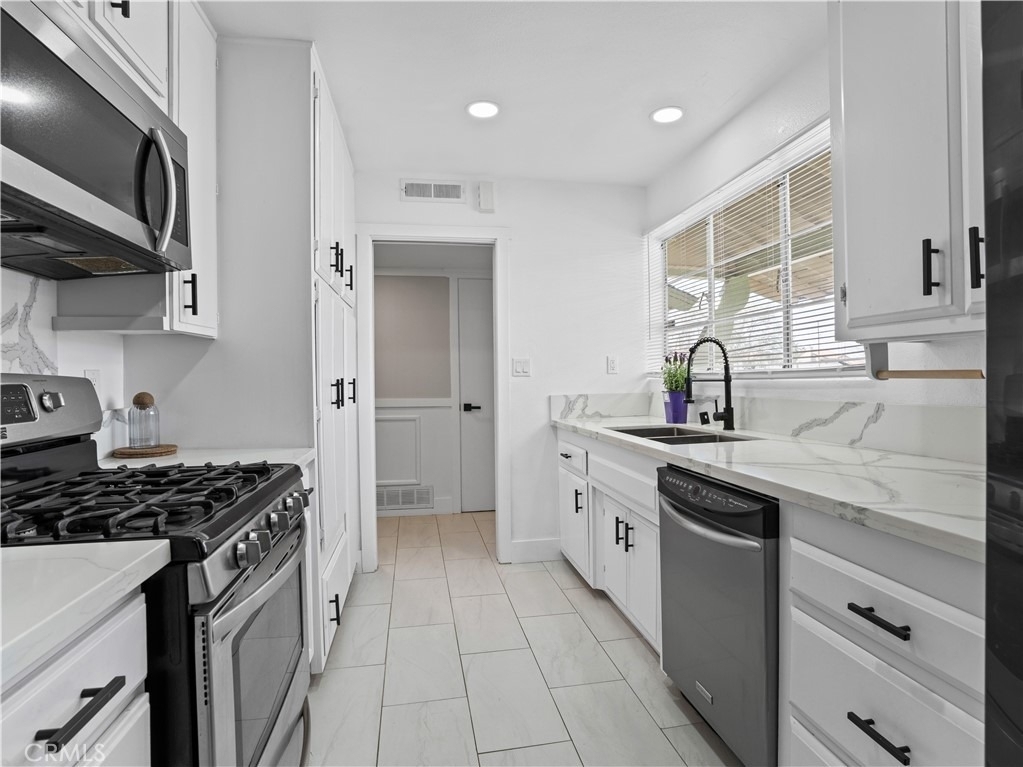 1112 E Avenue J4 - Photo 3