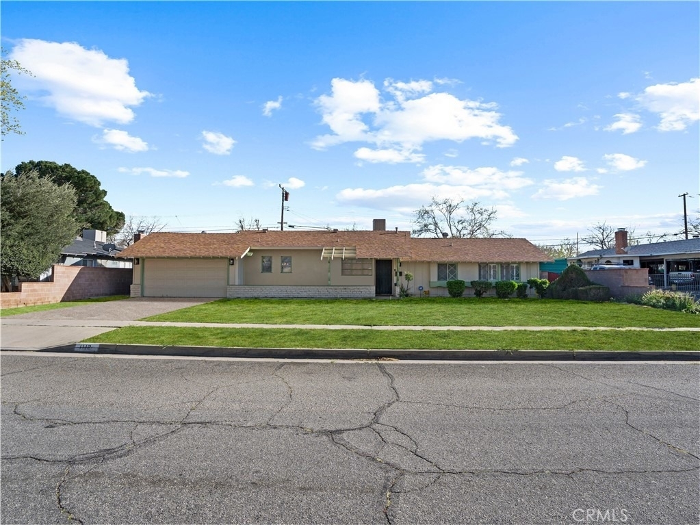 1112 E Avenue J4 - Photo 1