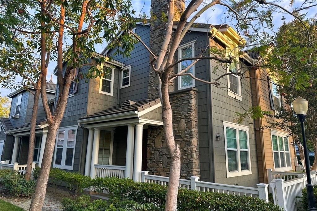 15 Elmhurst - Photo 0