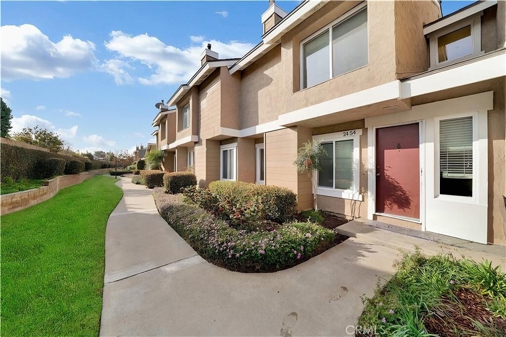 2454 Chinook Drive - Photo 0