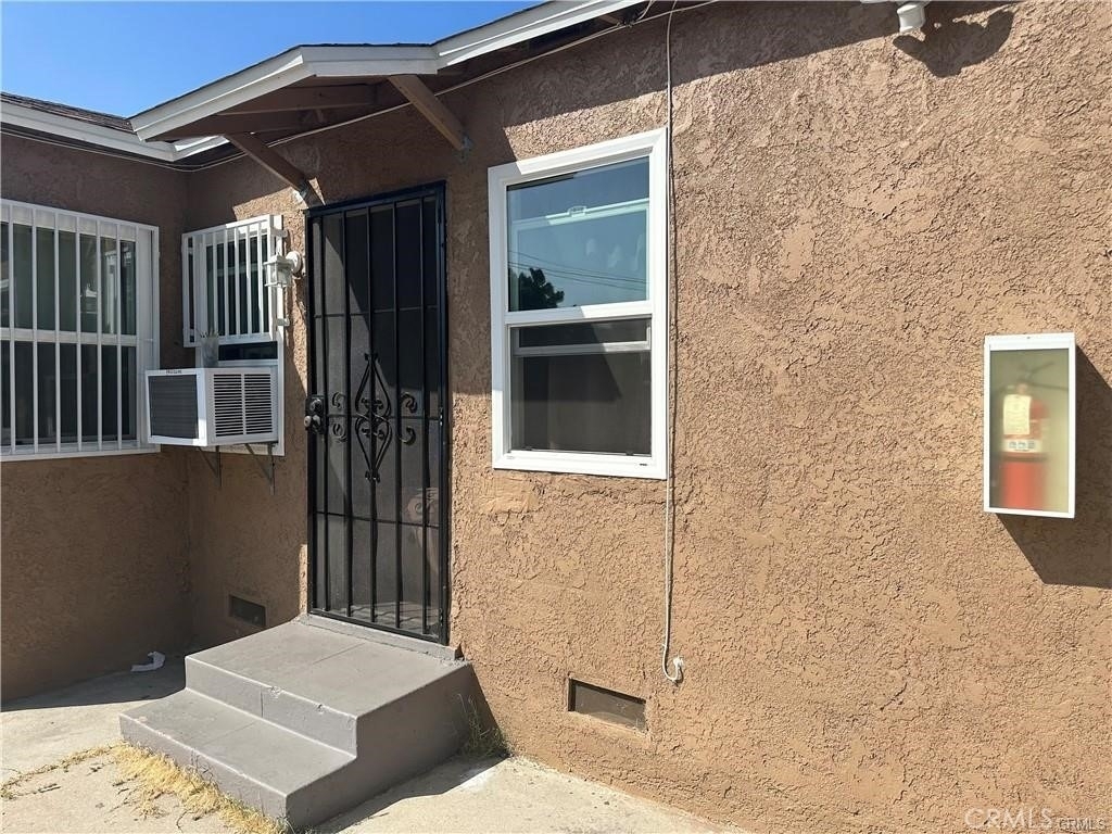 8803 Hoover - Photo 0