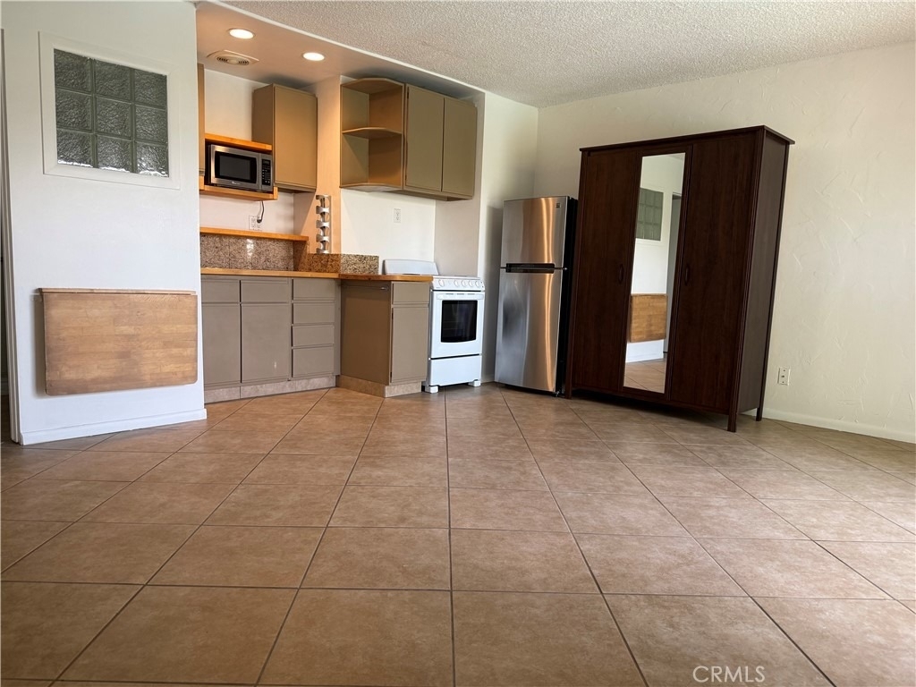 807 E Cottonwood Road - Photo 0