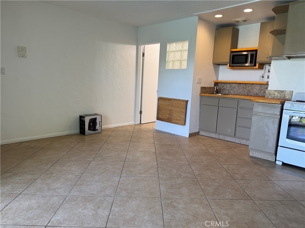 807 E Cottonwood Road - Photo 2