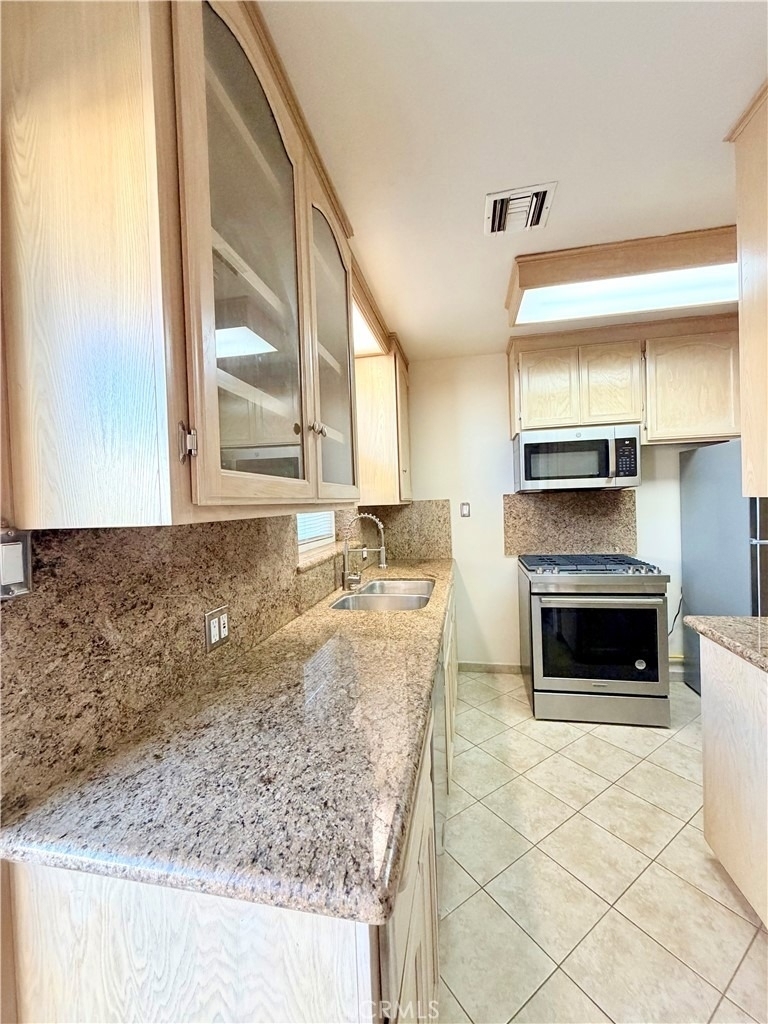 828 N Pass - Photo 14