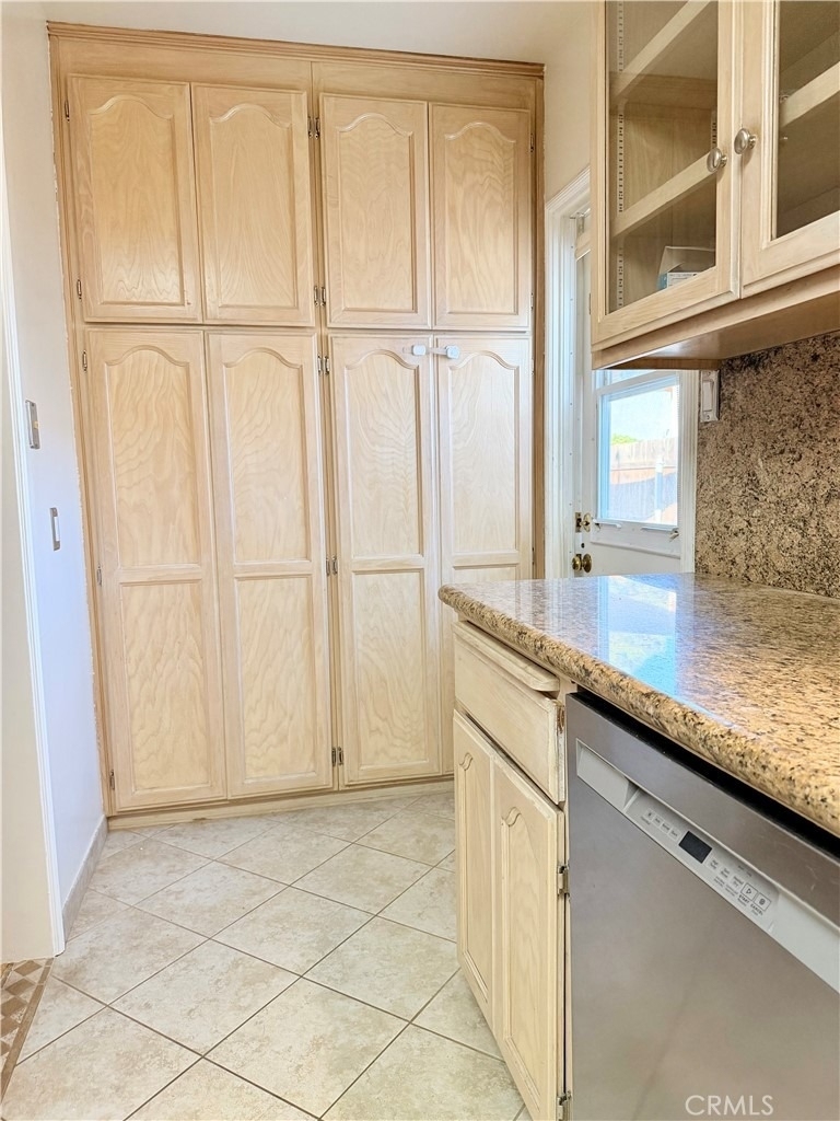 828 N Pass - Photo 16