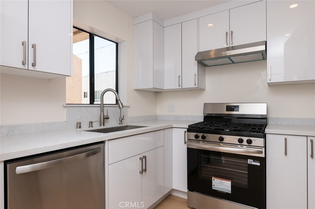 345 N Jackson Street - Photo 10