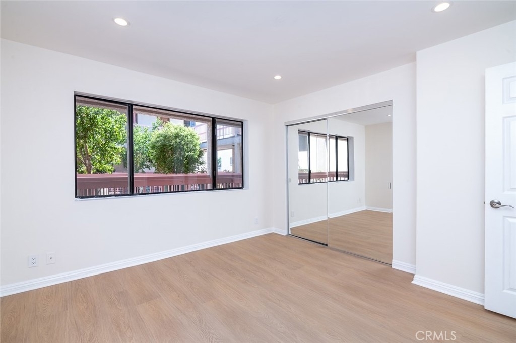 345 N Jackson Street - Photo 13