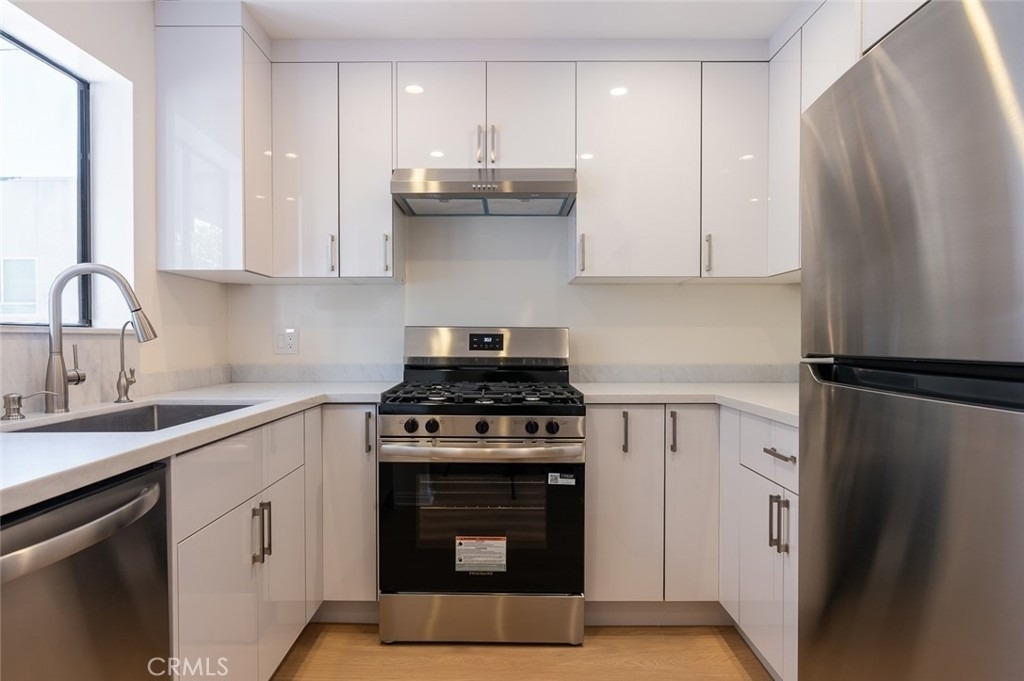 345 N Jackson Street - Photo 8
