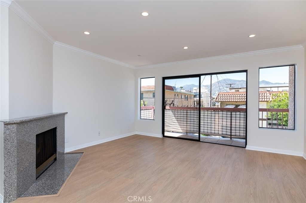 345 N Jackson Street - Photo 4