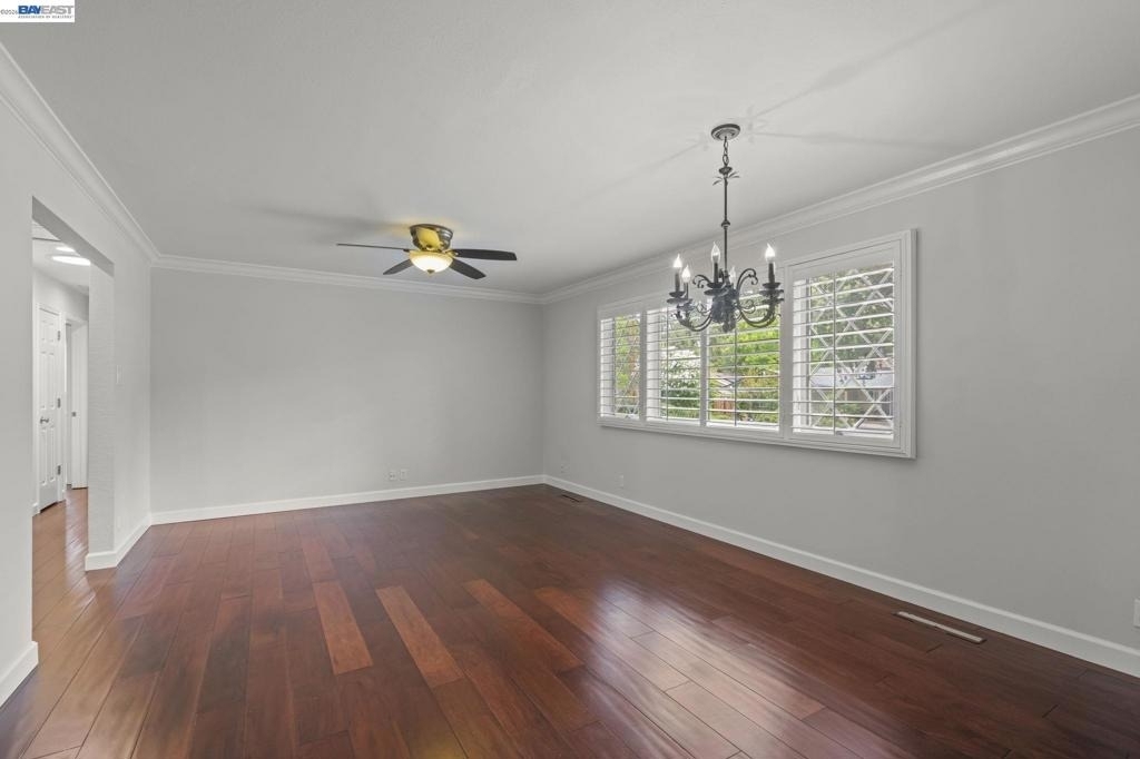 647 Bonita Ave - Photo 2