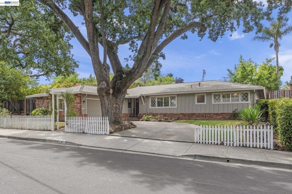 647 Bonita Ave - Photo 1