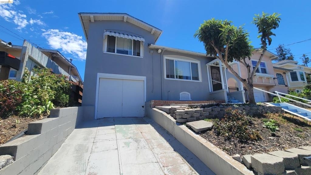 2124 12th Ave - Photo 0