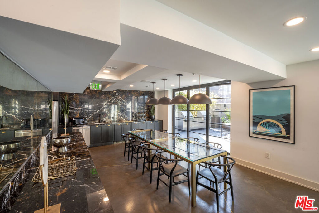 727 W 7th Street - Photo 23