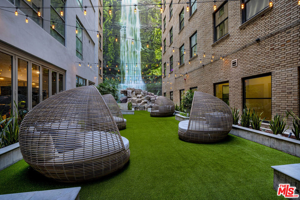 727 W 7th Street - Photo 5