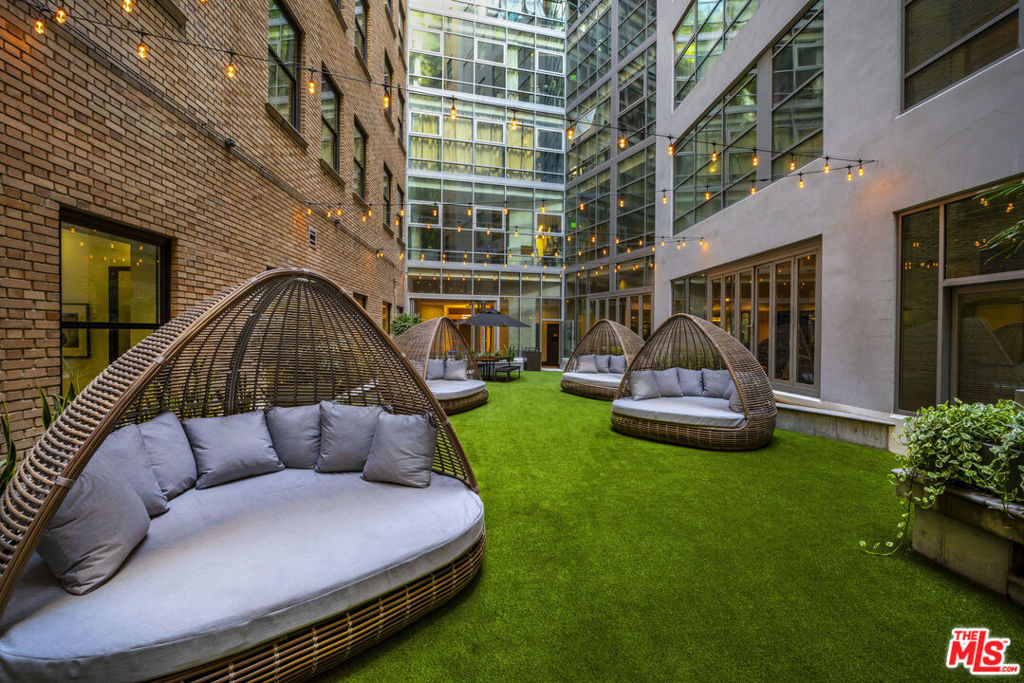 727 W 7th Street - Photo 4