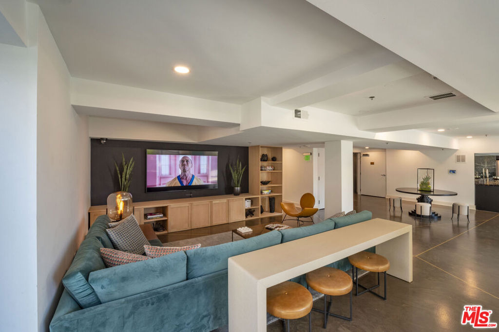 727 W 7th Street - Photo 8