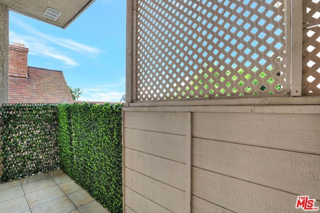 1260 S Beverly Glen Boulevard - Photo 34
