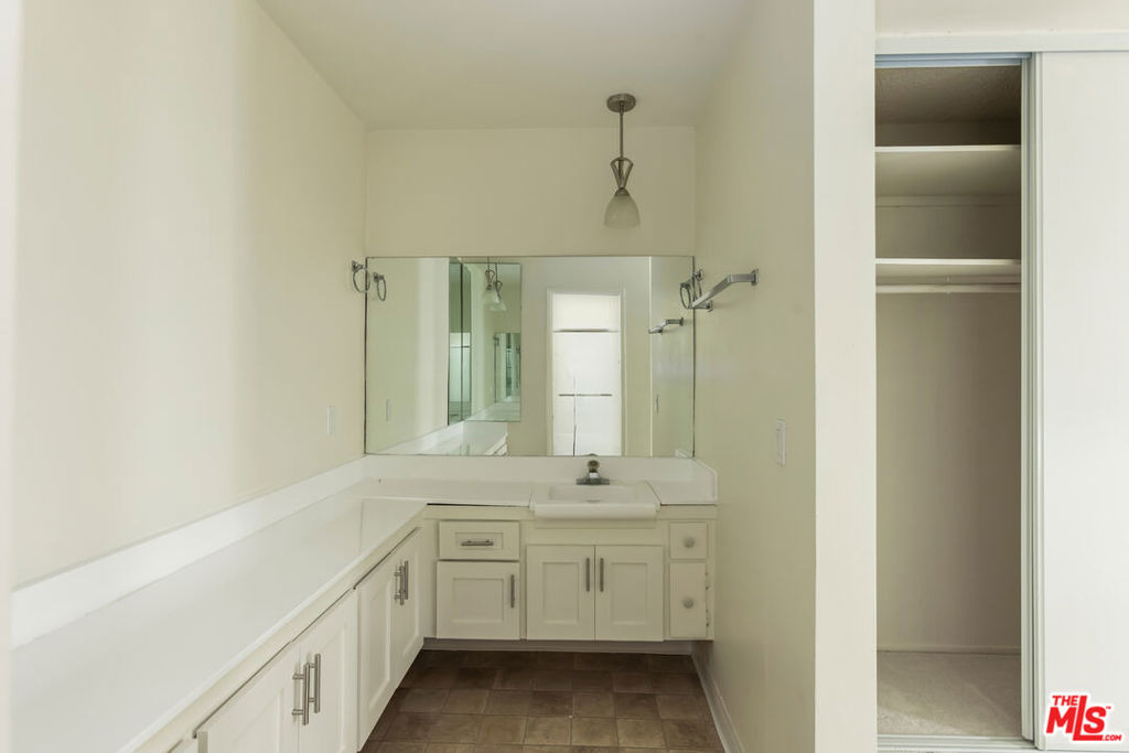 11789 Montana Avenue - Photo 10