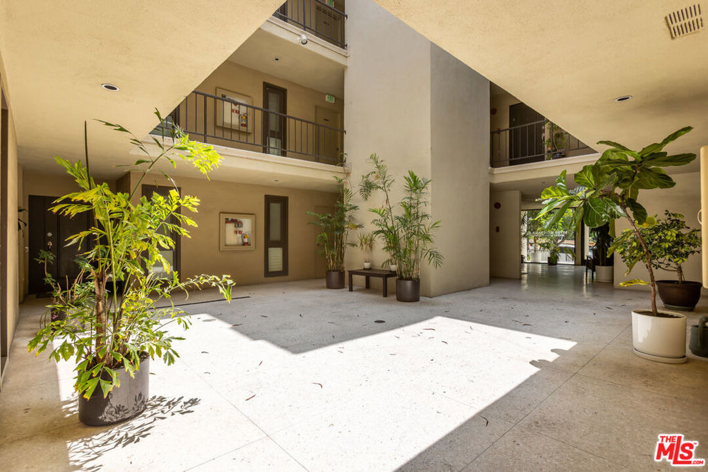 11789 Montana Avenue - Photo 2