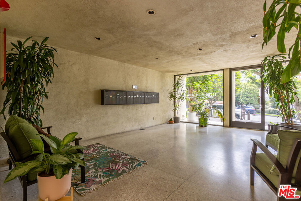 11789 Montana Avenue - Photo 1