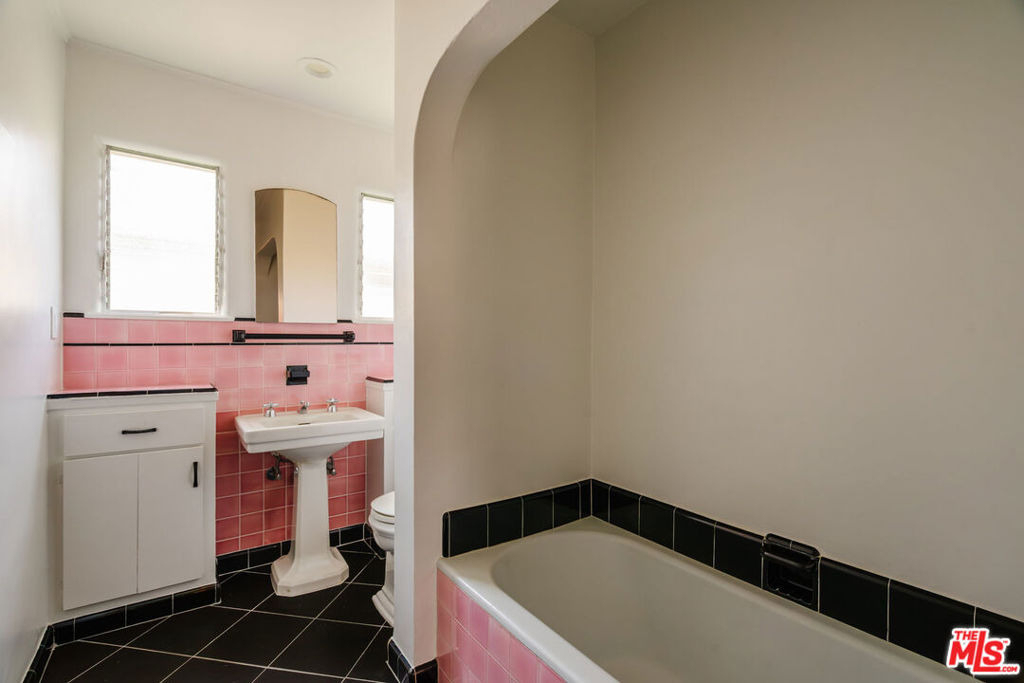 2735 Clyde Avenue - Photo 20