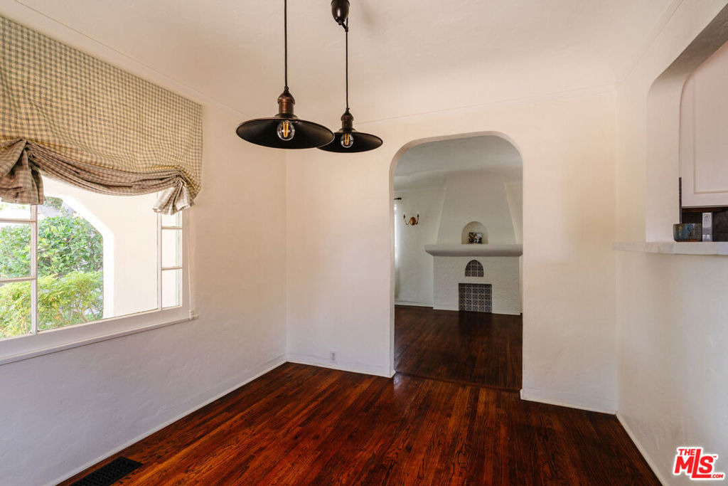 2735 Clyde Avenue - Photo 9