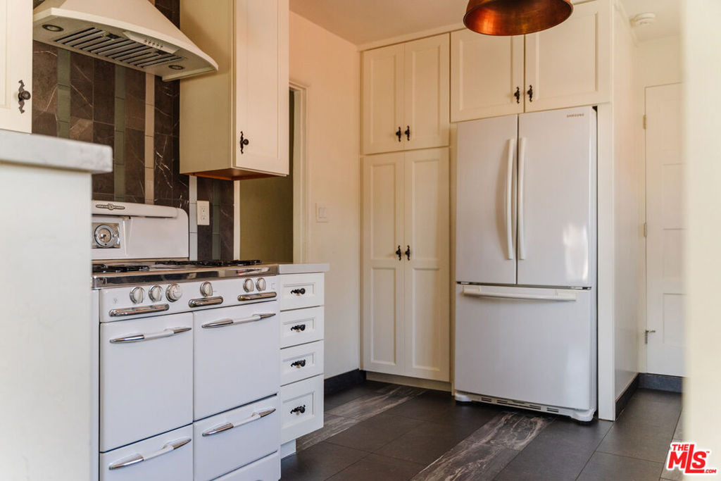 2735 Clyde Avenue - Photo 14