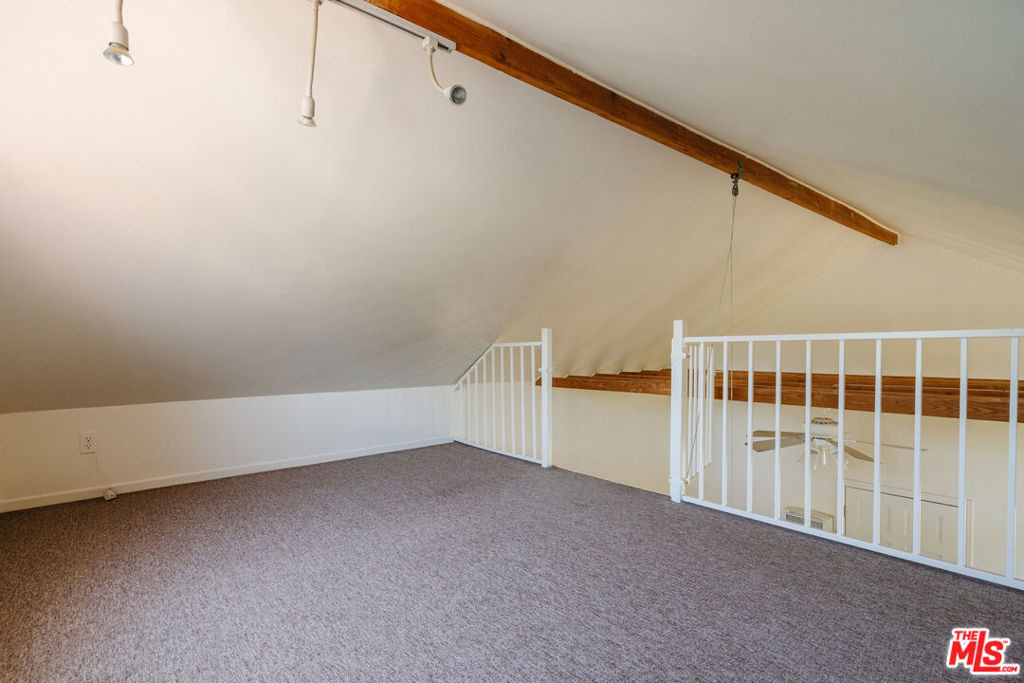 2735 Clyde Avenue - Photo 53