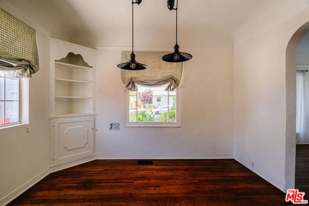 2735 Clyde Avenue - Photo 10