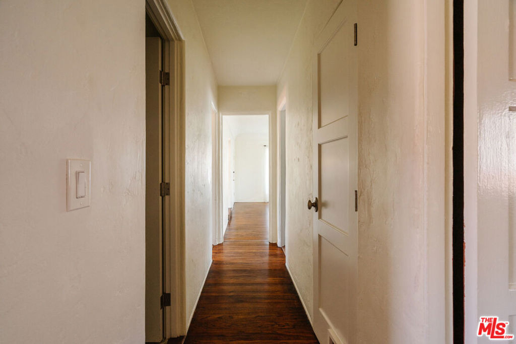2735 Clyde Avenue - Photo 18