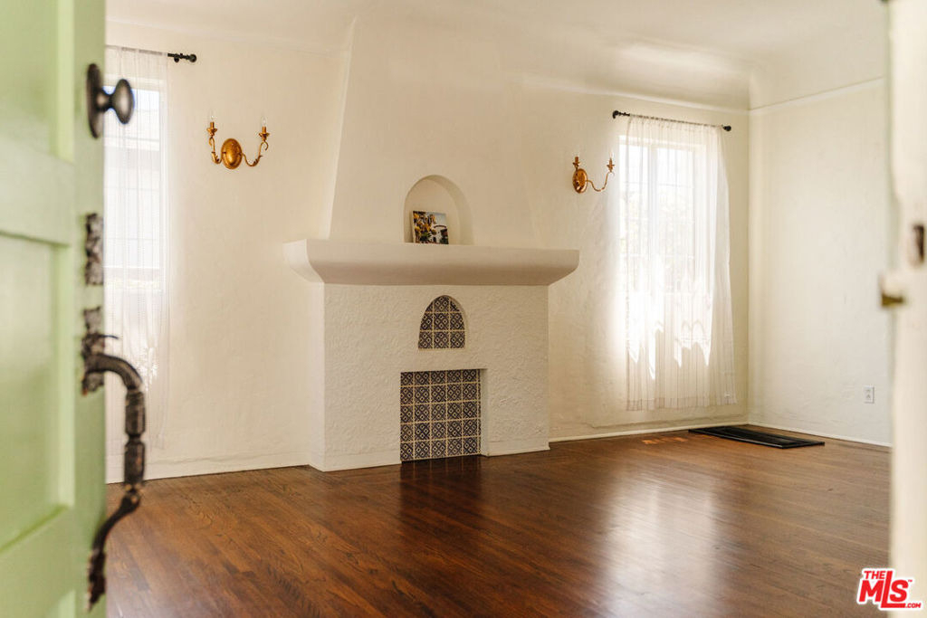 2735 Clyde Avenue - Photo 6