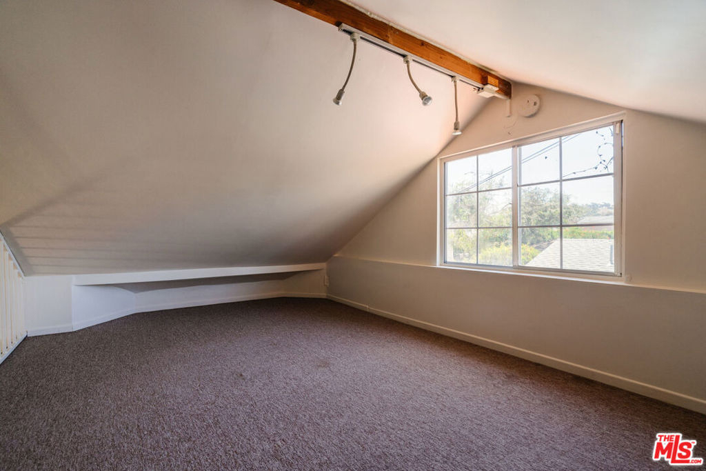 2735 Clyde Avenue - Photo 54