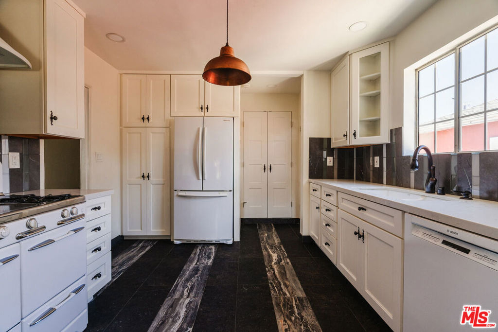 2735 Clyde Avenue - Photo 16