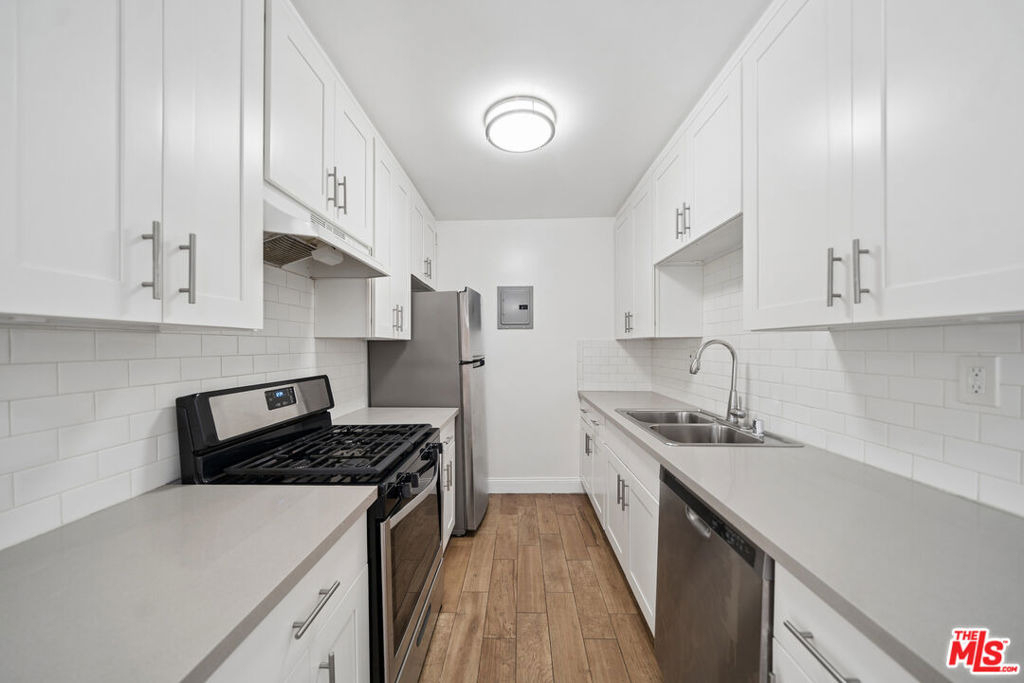 7209 Willoughby Avenue - Photo 3