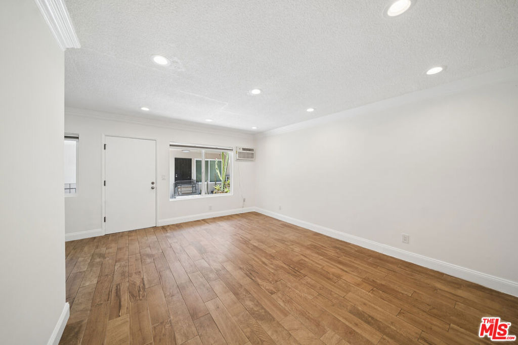 7209 Willoughby Avenue - Photo 1