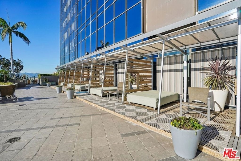 1100 Wilshire Boulevard - Photo 12
