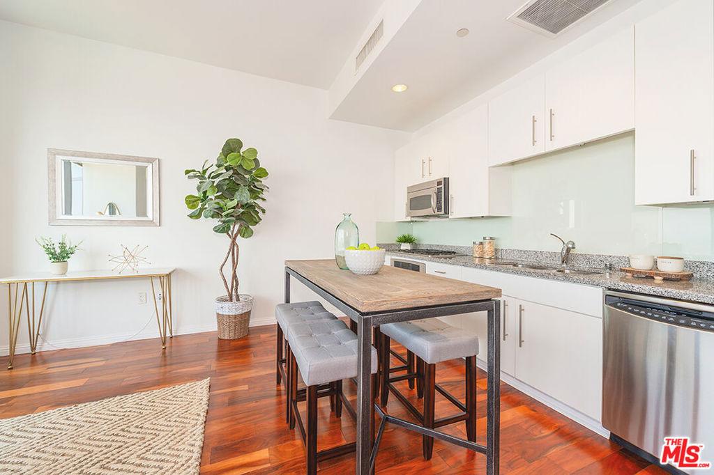 1100 Wilshire Boulevard - Photo 1