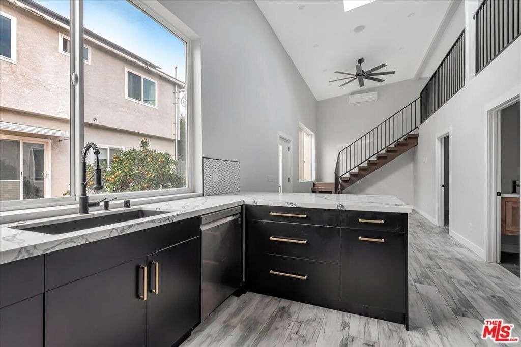 12420 Idaho Avenue - Photo 2