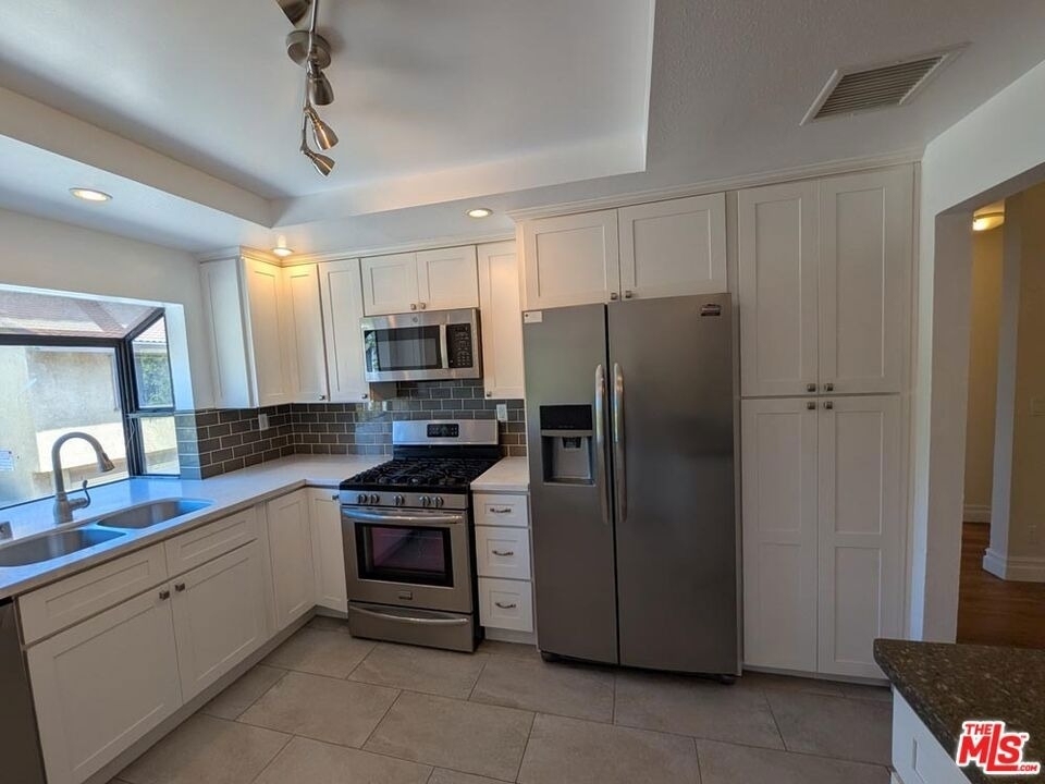 10051 Topanga Canyon Boulevard - Photo 12