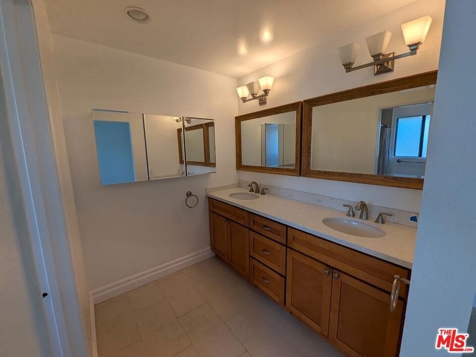 10051 Topanga Canyon Boulevard - Photo 36