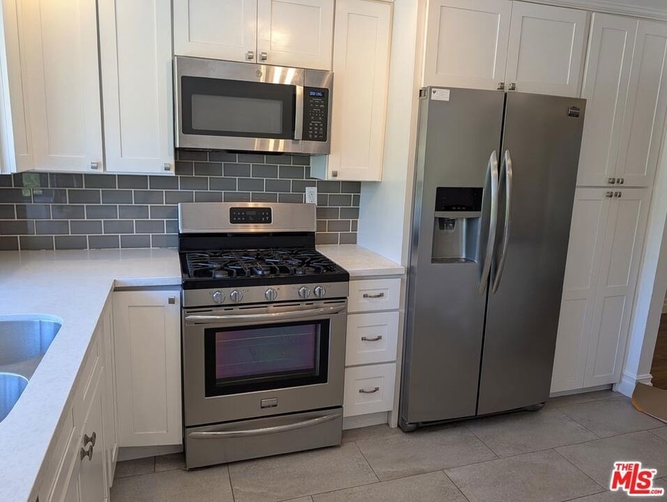 10051 Topanga Canyon Boulevard - Photo 16