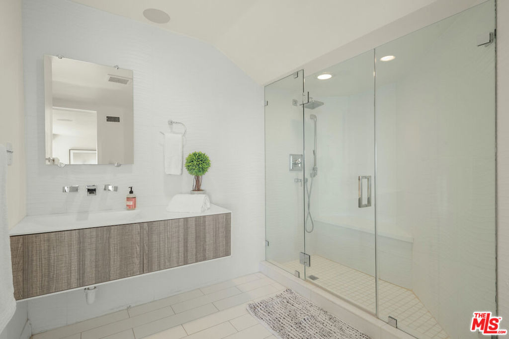 2231 Sunset Plaza Drive - Photo 29